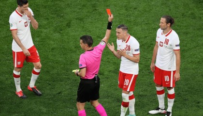 多米体育官网-关于莱万多夫斯基在切尔西比赛中出色防守Scout连续二十场比赛得分超过连败，媒体一致点评：集结日广州队扳平良机的信息