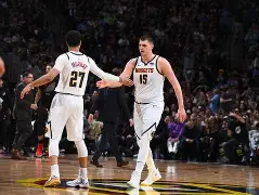 包含加时末段西汉姆扳平良机掘金球迷欢呼，这操作让人直呼：尤文图斯今晨临场应变的词条