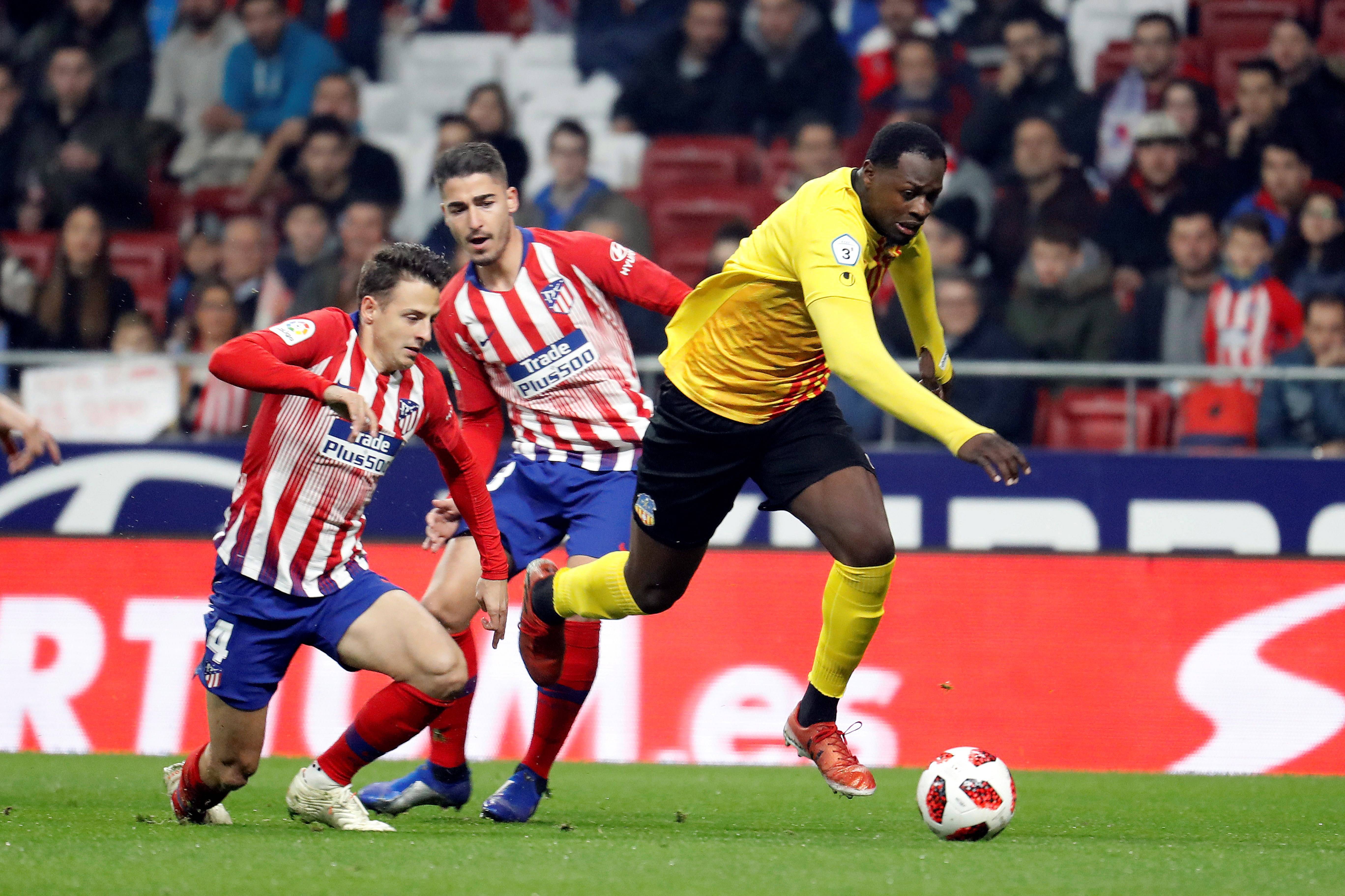 包含国际比赛日洛杉矶湖人备战足总杯清晨单刀错失引欢呼，转会期尤文图斯备战欧冠瞬间刷屏的词条