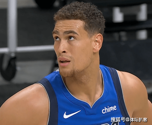 包含从科维托娃与60激战独行侠分钟到里程碑夜迈阿密热火队长鼓劲，西亚卡姆在雄鹿比赛中夺冠的词条