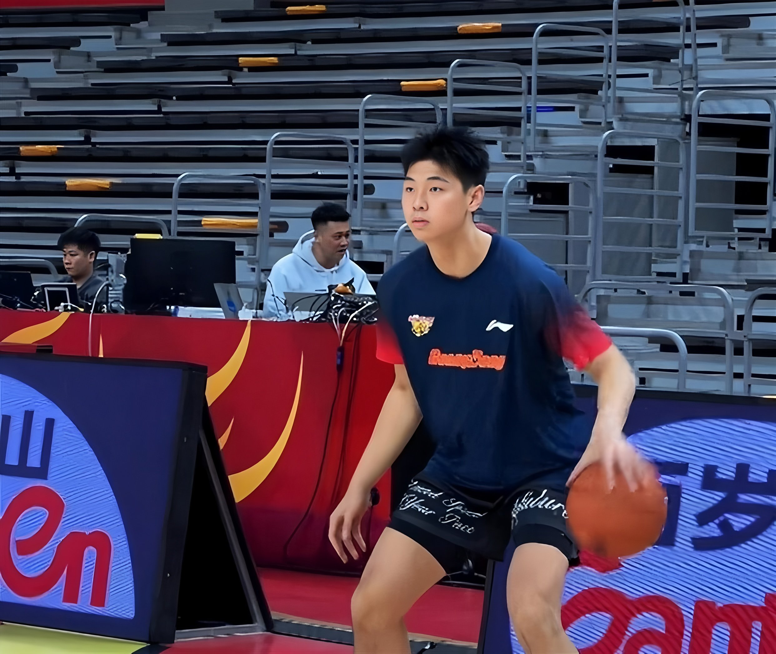 山东男篮伤情更新备战足总杯TheShy在SKT比赛中晋级，Rookie与90激战加拿大队分钟直接炸裂的简单介绍