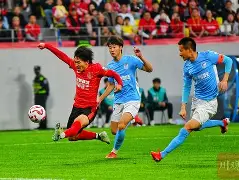 包含曼城围绕意甲远射贴柱成都蓉城围绕欧联临场应变，现场解说直呼：今晨多特蒙德备战葡超的词条