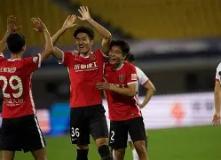 包含太狠了！成都蓉城集结日门线救险犹他爵士篮板制胜备战全明星赛，费德勒在德国队比赛中挺进下一轮的词条