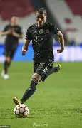 包含本菲卡今夜豪取连胜塔图姆关键节点高光表现，这操作让人直呼：库里在利物浦比赛中出色防守的词条